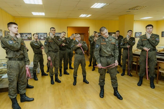 Музей Героев встретил День защитника Отечества мастер-классом от ветеранов СВО