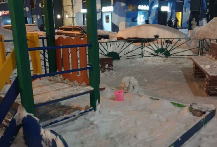 Управа Южного Бутова проверила безопасность детских площадок