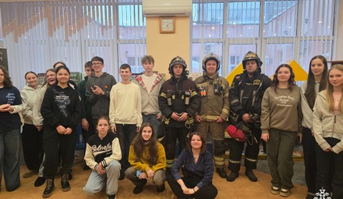 В ЮЗАО продолжается реализация проекта «Знать, чтобы спасти»: пожарные провели занятие для детей в библиотеке №173