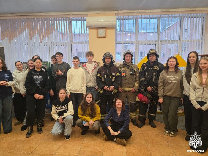 В ЮЗАО продолжается реализация проекта «Знать, чтобы спасти»: пожарные провели занятие для детей в библиотеке №173