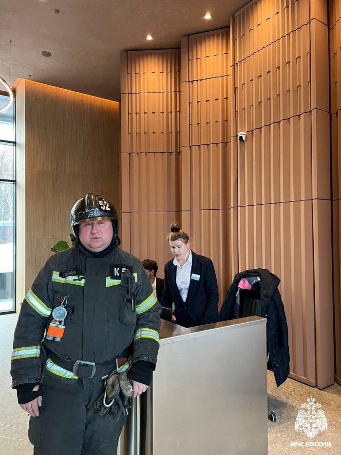 Пожарные ЮЗАО провели беседы с жителями и раздали памятки по безопасности