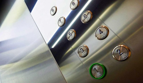 В доме на Бартеневской улице заработали новые лифты