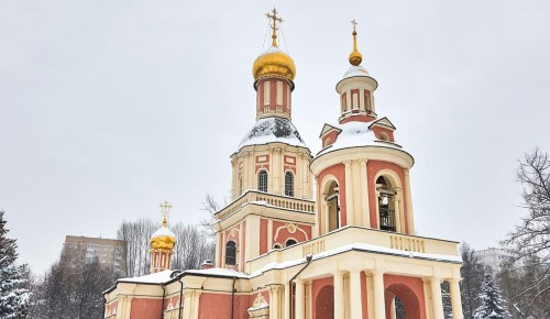 В усадьбе Свиблово завершена реставрация храма Живоначальной Троицы — Мэр Москвы