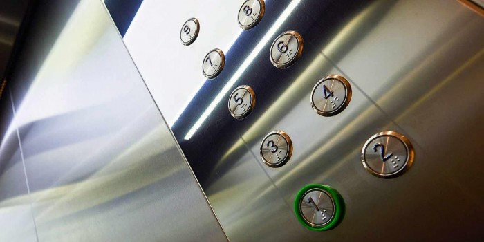 В доме на Бартеневской улице заработали новые лифты