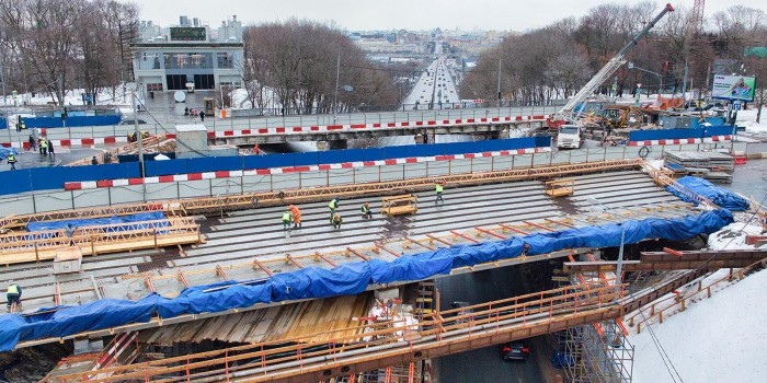 Собянин: Реконструкция Воробьевского путепровода должна завершиться осенью