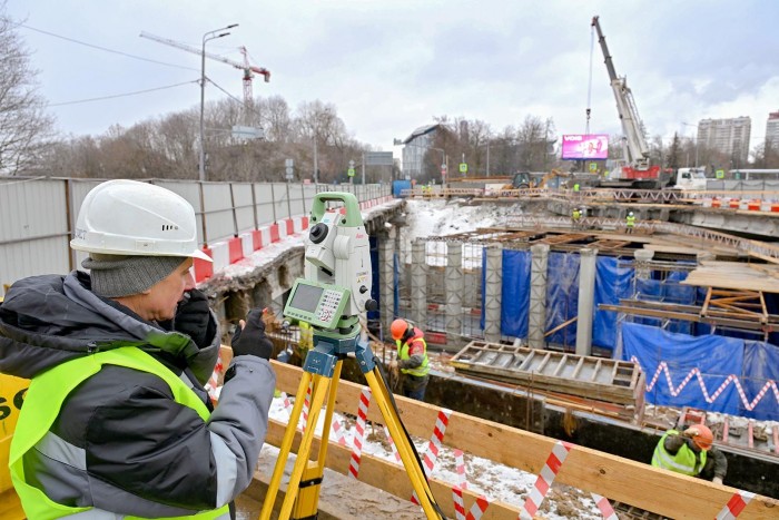 В Гагаринском районе проходит масштабная реконструкция Воробьевского путепровода