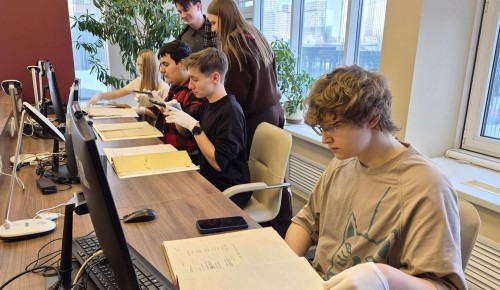 В Главархиве школьники исследовали личные дела великих авиаконструкторов