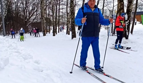Жители Ломоносовского района поучаствовали физкультурно‑оздоровительном мероприятии «Вставай на лыжи!»