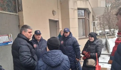 В Ломоносовском районе осмотрели территории на улице Гарибальди