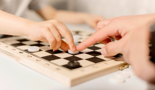 Воспитанница ДЮСШ им. Ботвинника победила в турнире по быстрым шашкам