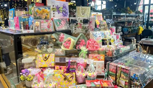 К 8 Марта на ярмарке в Черемушках установили праздничные скидки на деликатесы