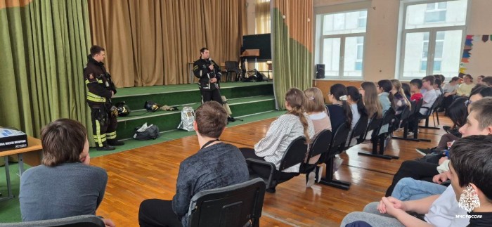 Сотрудники МЧС традиционно организуют в первую неделю весны открытые уроки по ОБЖ в образовательных учреждениях ЮЗАО