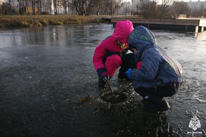 Специалисты напоминают об опасности тонкого льда
