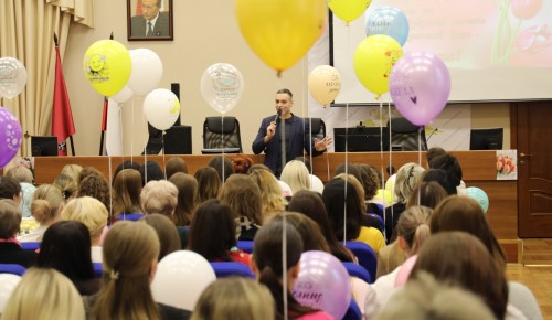 Акция «8 Марта – в каждый дом» прошла в УВД по ЮЗАО столицы