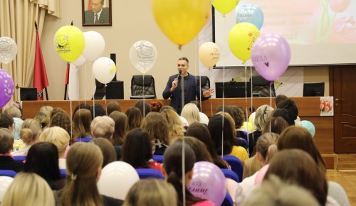 Акция «8 Марта – в каждый дом» прошла в УВД по ЮЗАО столицы