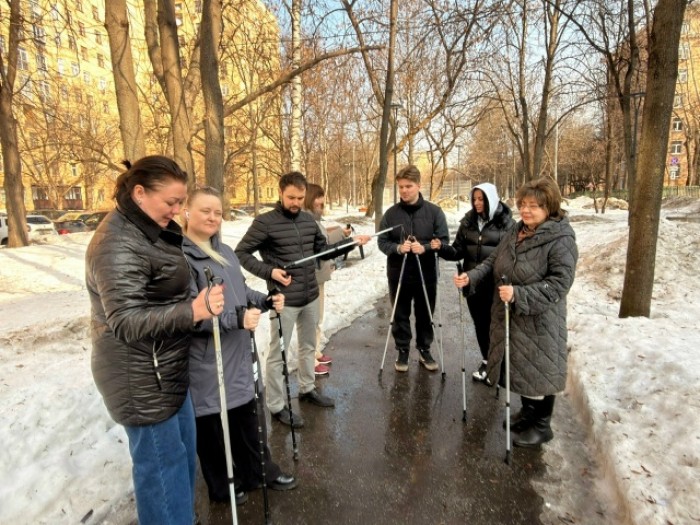 В Гагаринском районе провели мастер-класс по северной ходьбе