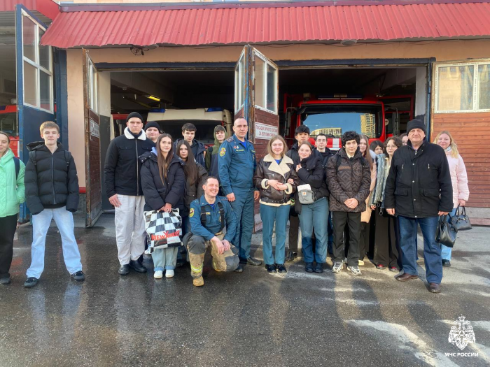 Кадеты Технического пожарно-спасательного колледжа совершили ознакомительный визит в 38-ю пожарно-спасательную часть