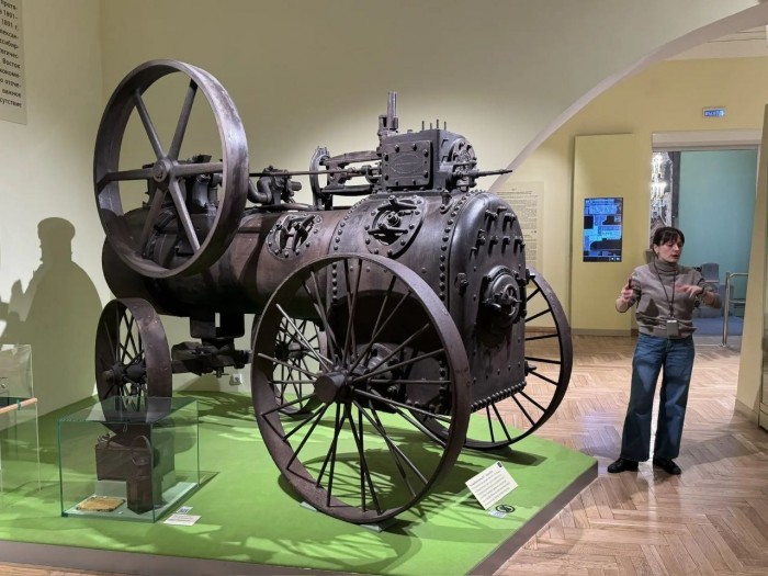 Десятиклассники школы №2086 посетили музей современной истории России