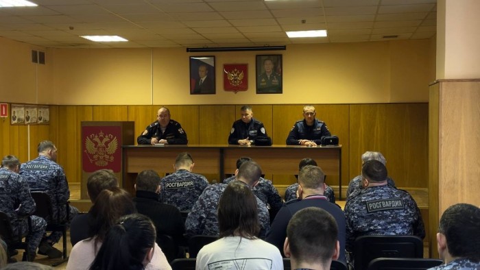 На юго-западе столицы инспекторы ДПС провели рабочую встречу с личным составом Росгвардии