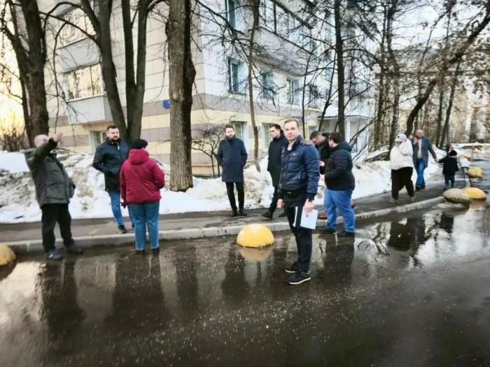 В Черемушках проинспектировали порядок в домах на ул. Обручева