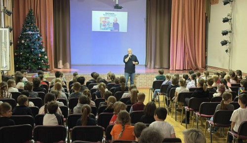 Детский писатель Валентин Постников провел творческую встречу в школе № 1205