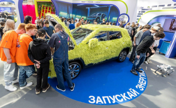 Девятиклассники школы №2006 посетили Форум колледжей Москвы