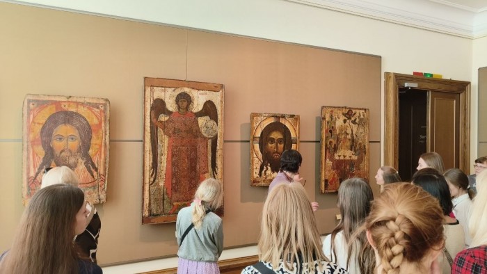 Молодежь храма в Котловке прикоснулась к древнерусскому искусству в Третьяковской галерее