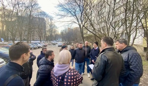 В Черемушках проверили дворы и инфраструктуру на Профсоюзной улице