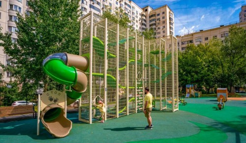 37 новых детских площадок появится в Ломоносовском районе в 2026 году