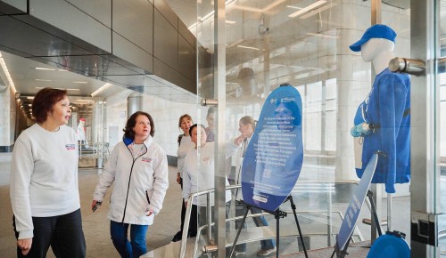 На станции метро «Воробьевы горы» открыта выставка, посвященная волонтерскому движению