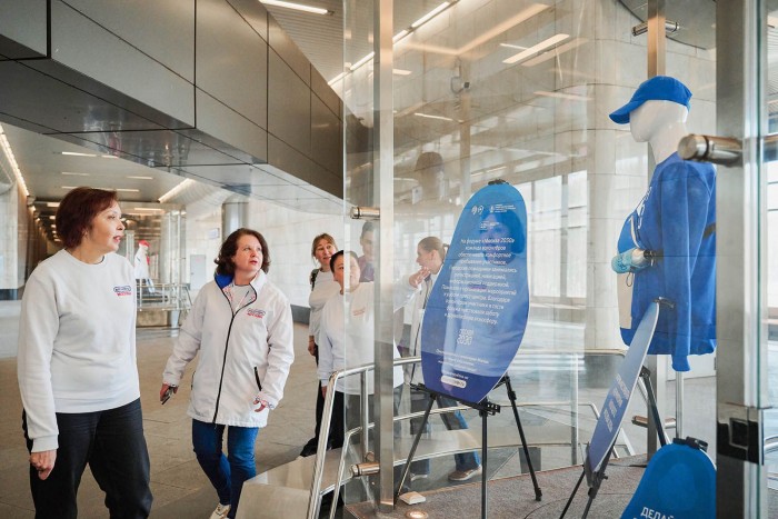 На станции метро «Воробьёвы горы» стартовала выставка о волонтёрском движении Москвы