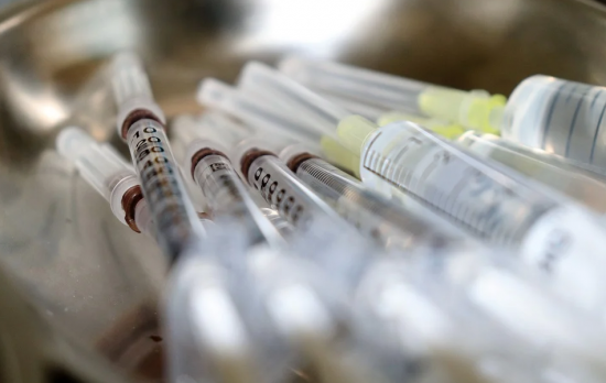 В Нью-Йорке учреждениям грозят миллионными штрафами за нарушение программы вакцинации