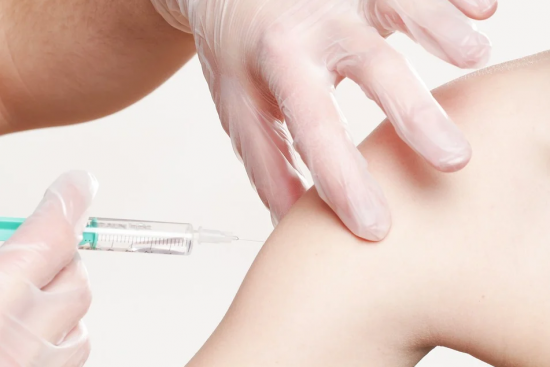 В Словакии ввели штраф 10 тыс евро за нарушение очередности вакцинации от COVID-19