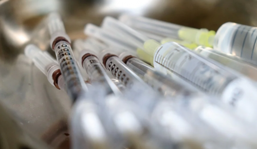 Вакцинация от COVID-19 в Чехии может быть приостановлена из-за дефицита препарата