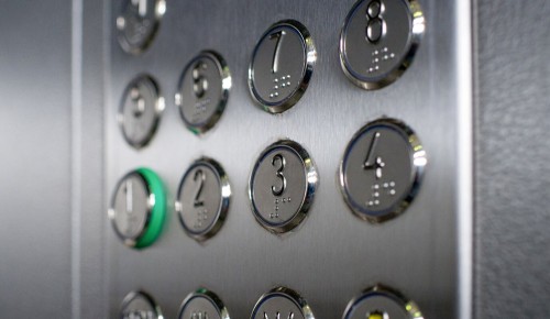 Лифты в многоквартирных домах ЮЗАО заменят в 2021 году