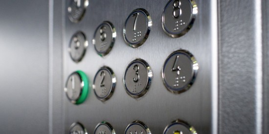 Лифты в многоквартирных домах ЮЗАО заменят в 2021 году