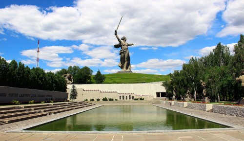 Ветераны, активисты и школьники ЮЗАО почтили память героев Сталинграда