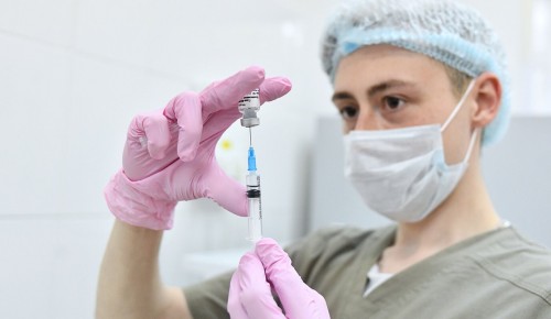 Пять тысяч москвичей записались на прививку от COVID-19 за пять часов
