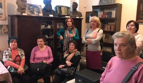Участники проекта «Московское долголетие» посетили экскурсию в музее истории ГУЛАГа