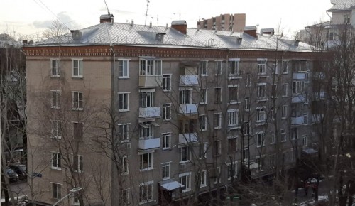 В Академическом районе завершили ремонт кровли дома 23 на улице Кржижановского