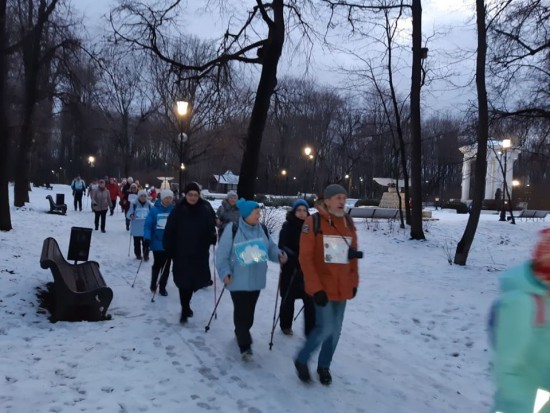 Жители Академического района из клуба «Верста» совершили «Забег обещаний» по зимней Москве