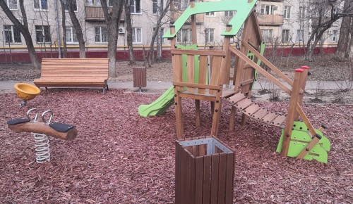 В Академическом районе привели в порядок детскую площадку во дворе дома на Большой Черемушкинской