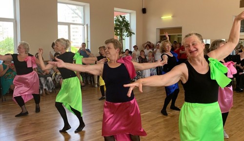 Во дворце «Севастополец» организовали школу танцев для участников проекта «Московское долголетие»