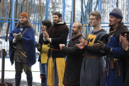 Жители Академического района могли наблюдать средневековой турнир