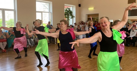 Во дворце «Севастополец» организовали школу танцев для участников проекта «Московское долголетие»