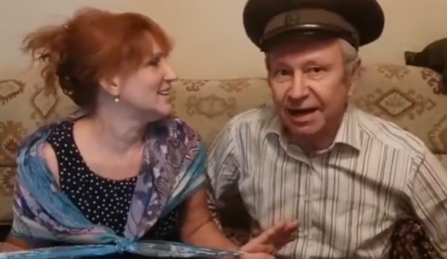 Участники проекта «Московское долголетие» исполнили для ветеранов войны любимые песни 