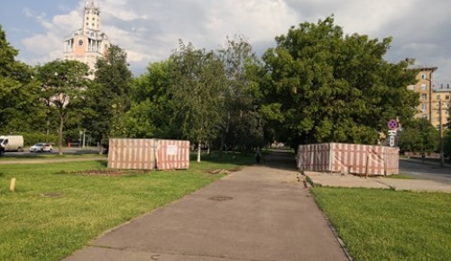 В Академическом районе на улице Дмитрия Ульянова проходит ремонт водопроводных сетей