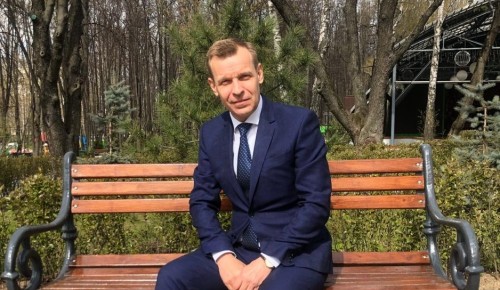 Депутат Игорь Бускин: В Москве возобновлены бесплатные занятия йогой