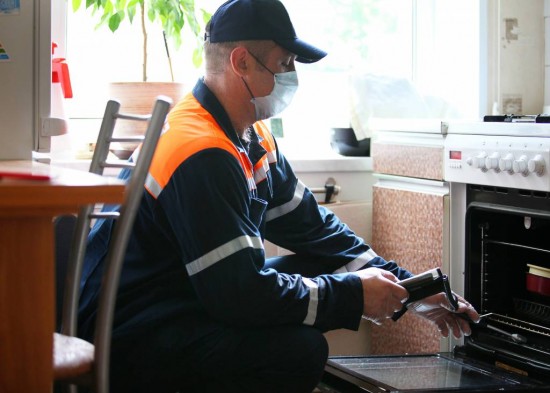 Специалисты Мосгаза проверяют газовое оборудование в домах Академического района 