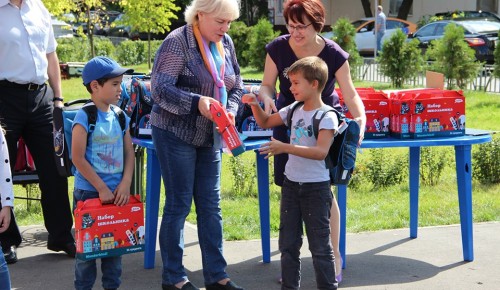Благотворительная акция «Собери ребенка в школу» началась в Москве